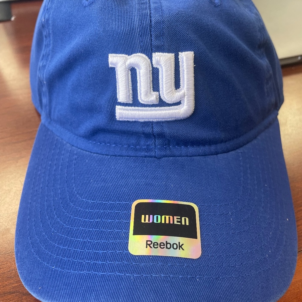 Women reebok hat brand new !!